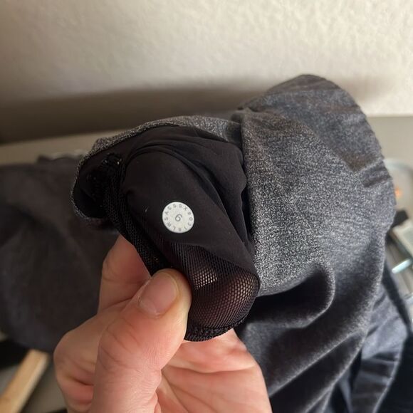 Lululemon On The Fly Pant 28" Inseam Cropped Heathered Black W6 - Picture 5 of 6